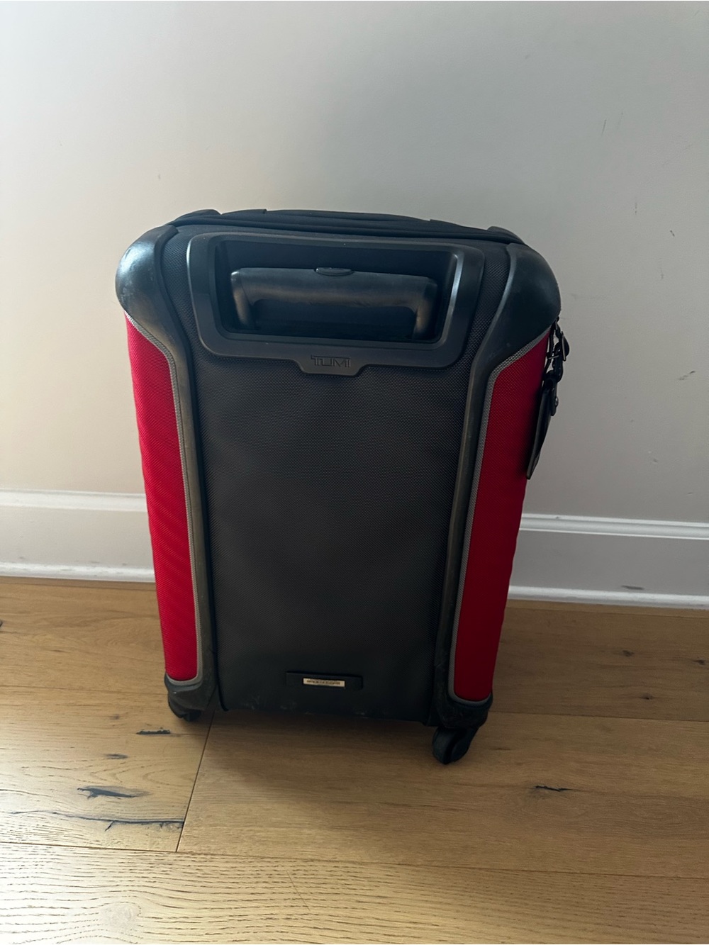 TUMI Alpha Black Red 4-Wheel International Carry-On - Picture 3 of 6